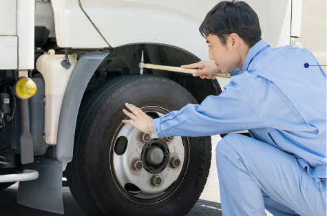 車両整備の様子